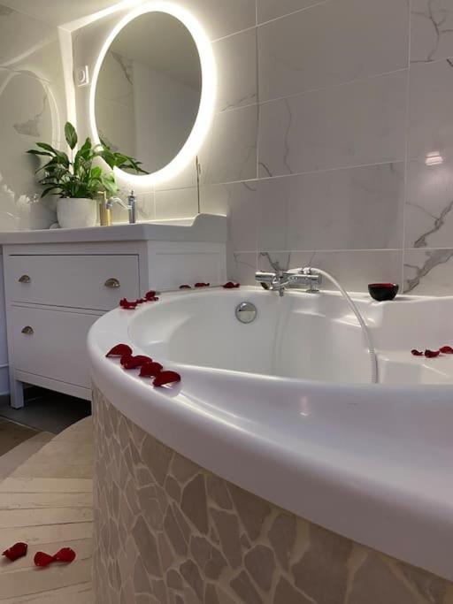 Guest House Privee Ezanville Екстериор снимка